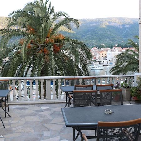 The Little Gem Bed and Breakfast Komiža Esterno foto