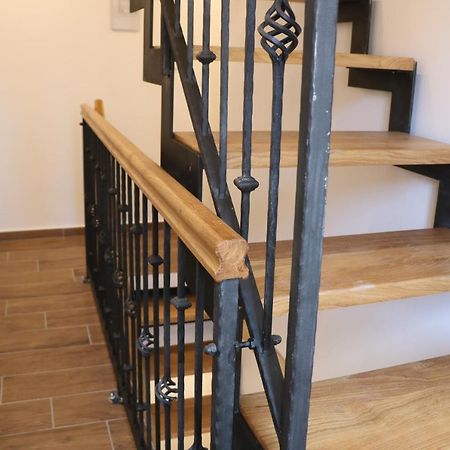 The Little Gem Bed and Breakfast Komiža Esterno foto
