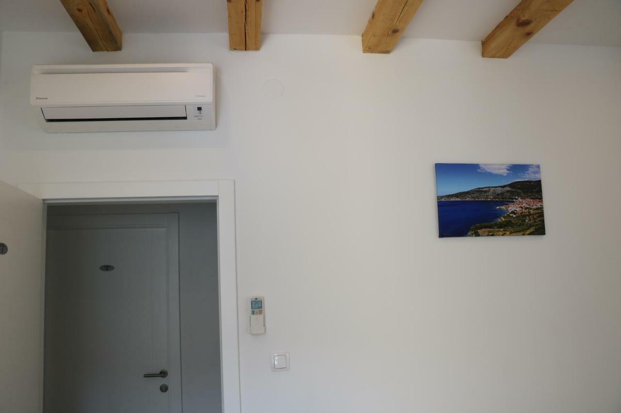 The Little Gem Bed and Breakfast Komiža Esterno foto