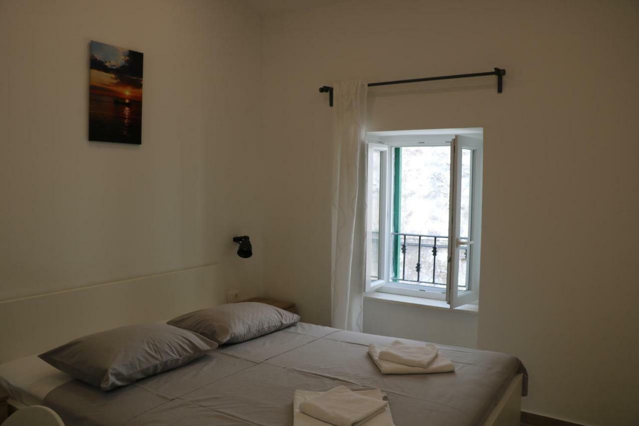 The Little Gem Bed and Breakfast Komiža Esterno foto