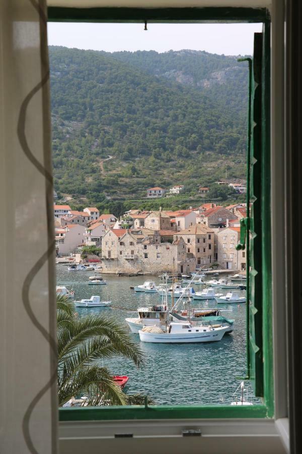 The Little Gem Bed and Breakfast Komiža Esterno foto
