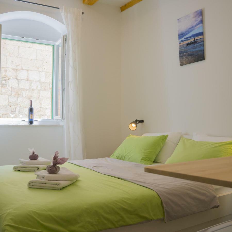 The Little Gem Bed and Breakfast Komiža Esterno foto