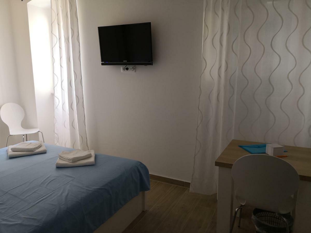 The Little Gem Bed and Breakfast Komiža Esterno foto
