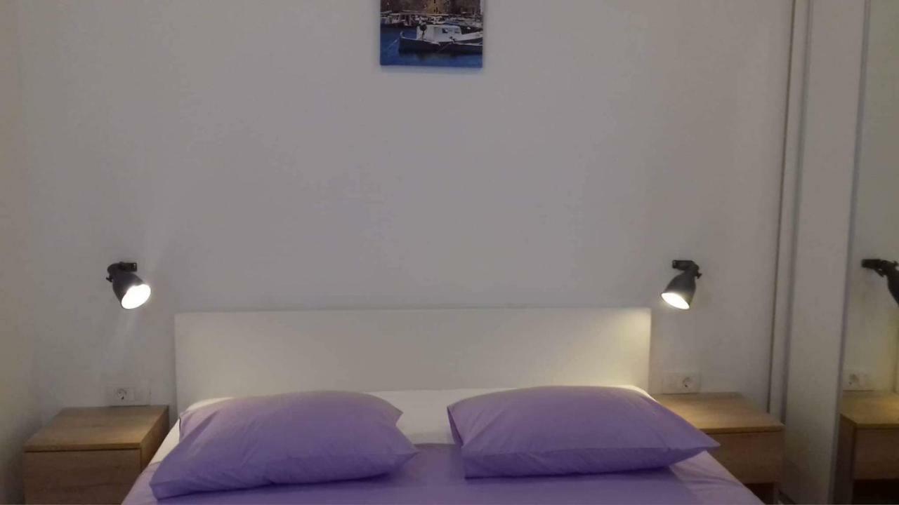The Little Gem Bed and Breakfast Komiža Esterno foto