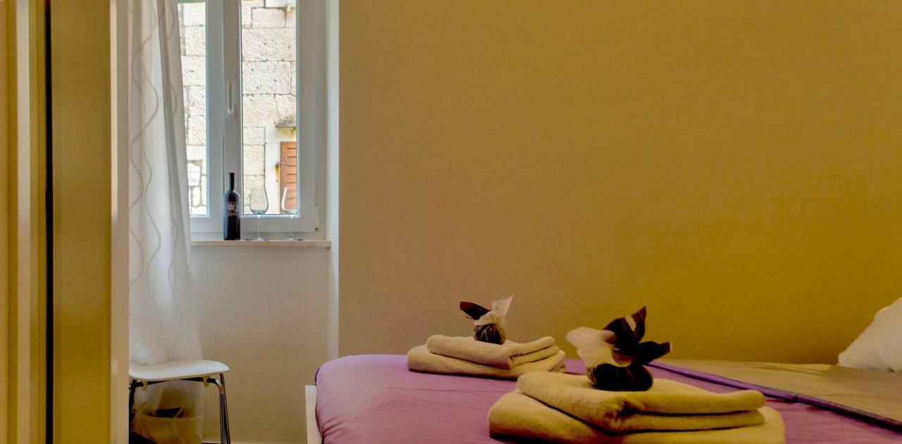 The Little Gem Bed and Breakfast Komiža Esterno foto