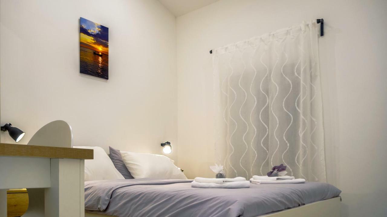 The Little Gem Bed and Breakfast Komiža Esterno foto