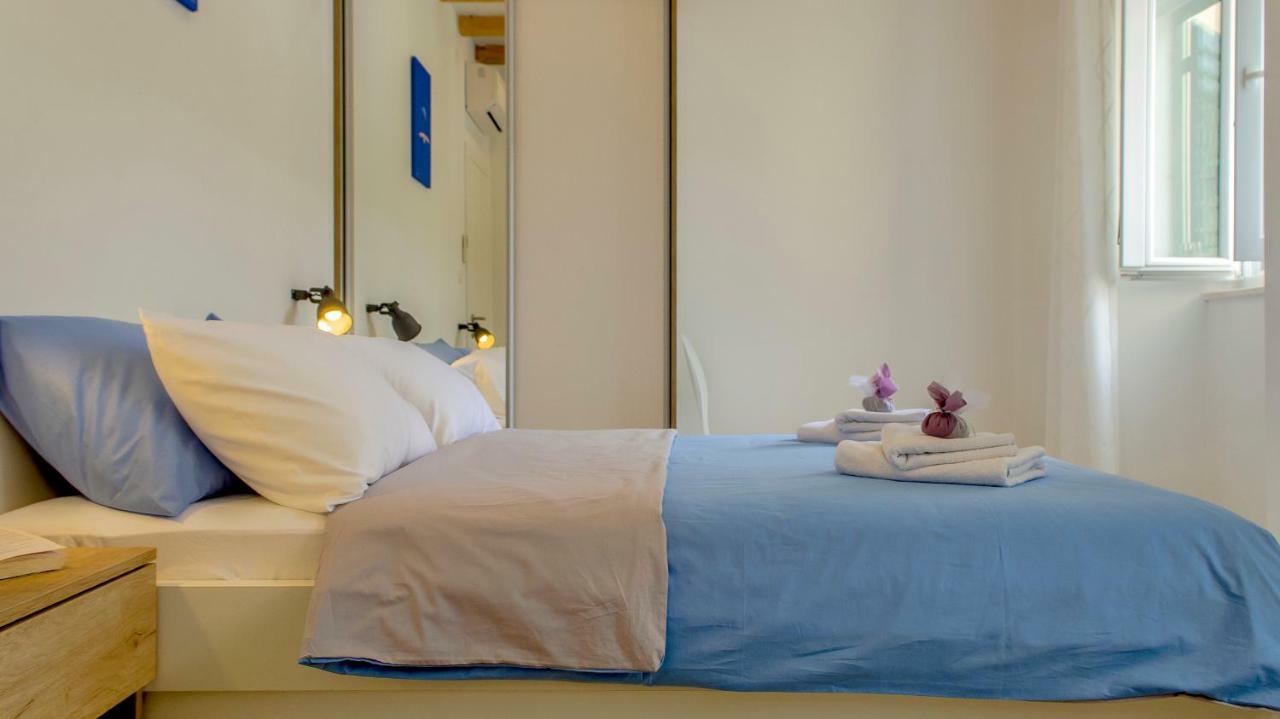 The Little Gem Bed and Breakfast Komiža Esterno foto