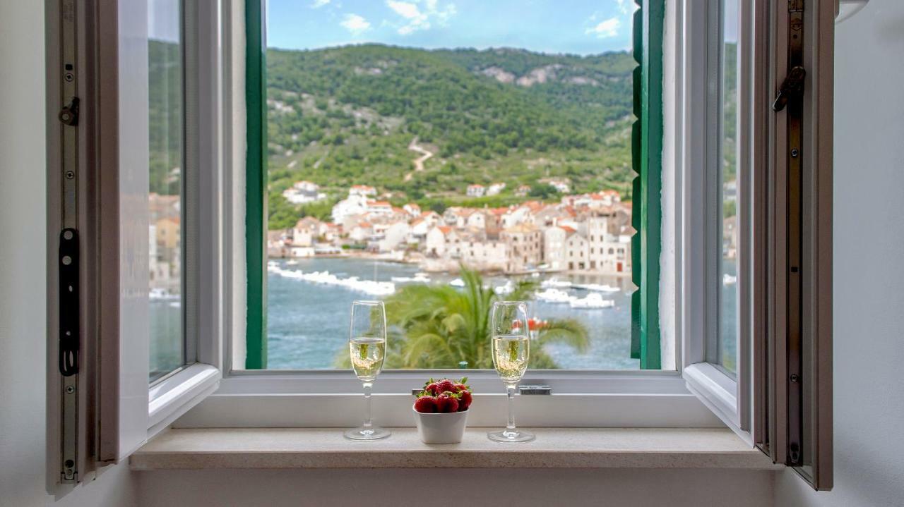 The Little Gem Bed and Breakfast Komiža Esterno foto