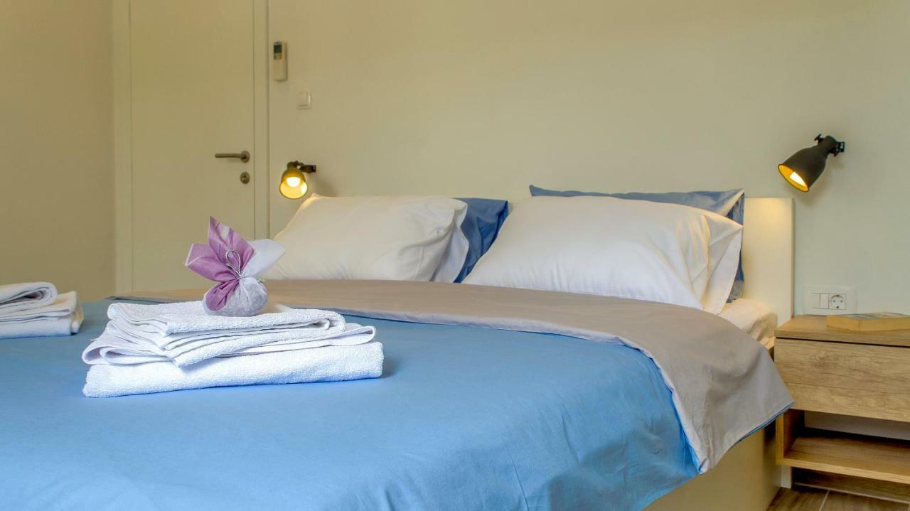 The Little Gem Bed and Breakfast Komiža Esterno foto