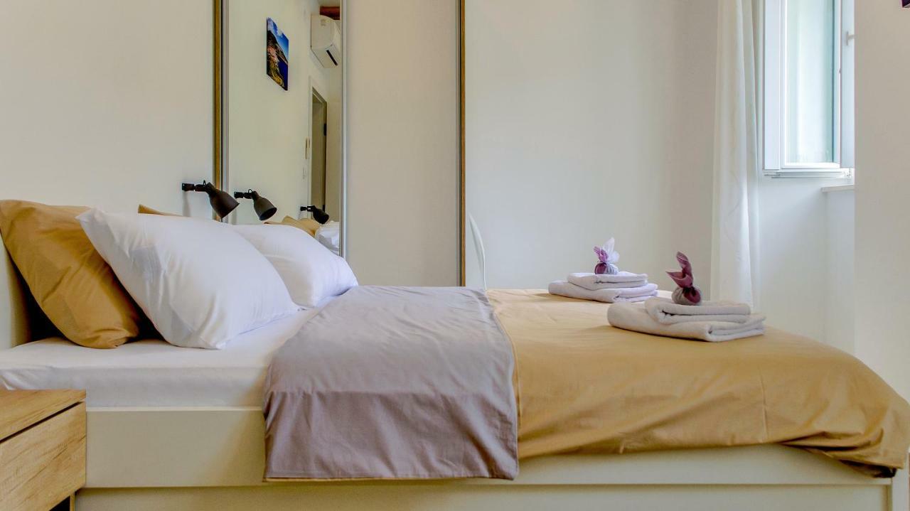 The Little Gem Bed and Breakfast Komiža Esterno foto