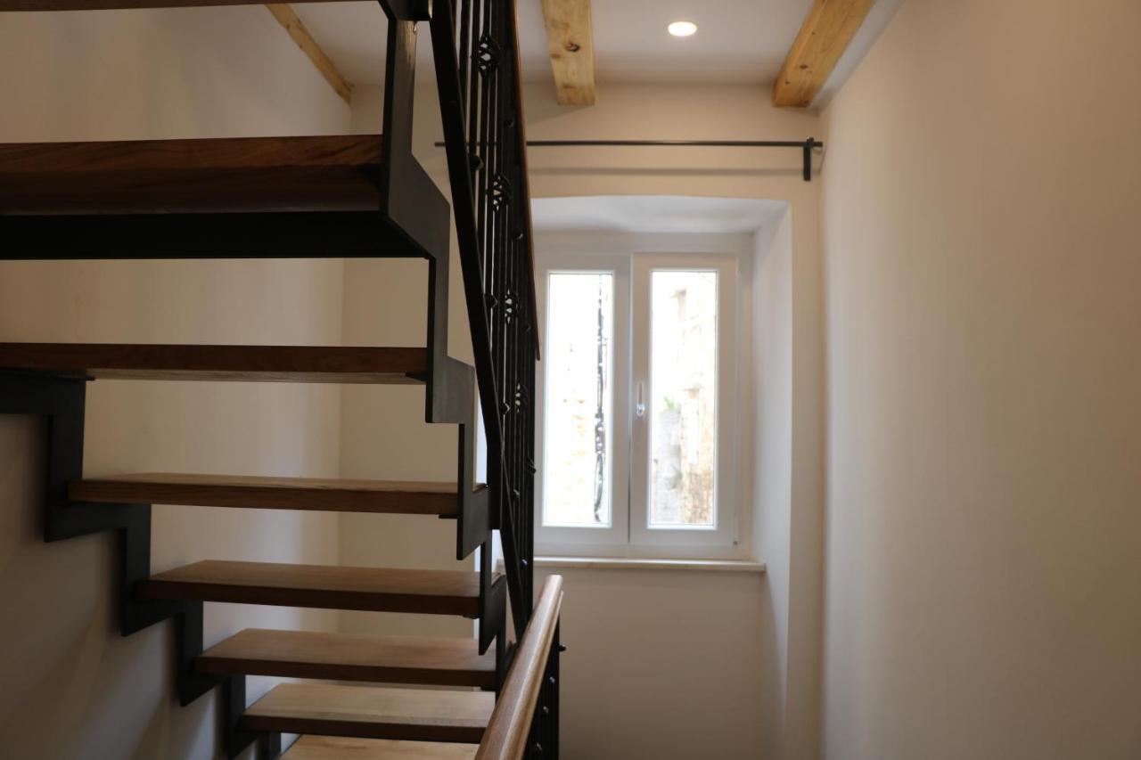 The Little Gem Bed and Breakfast Komiža Esterno foto